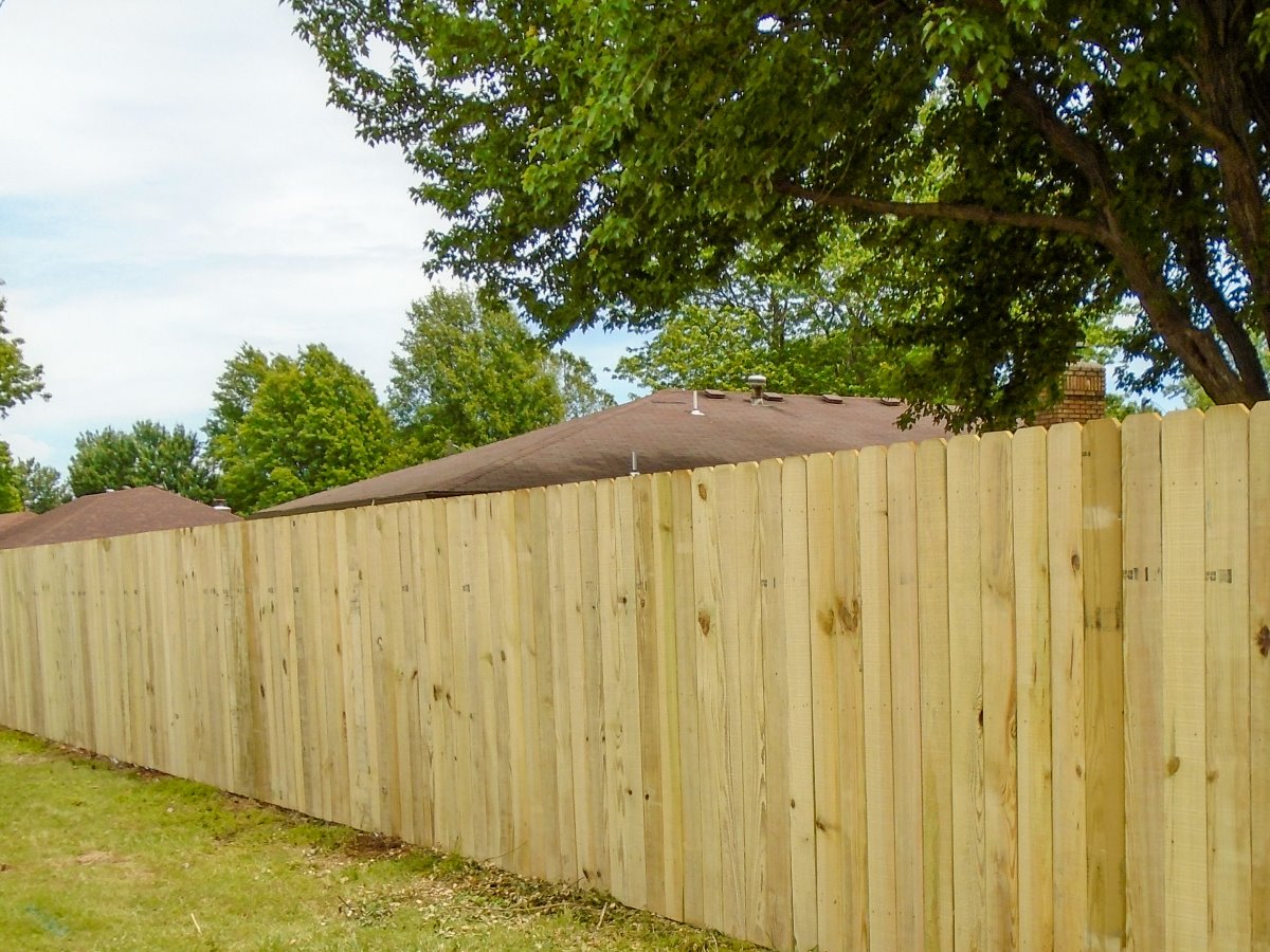 Nixa MO stockade style wood fence